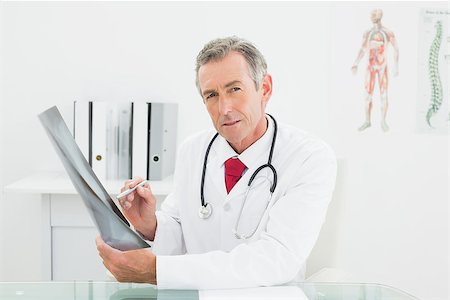 simsearch:400-07269250,k - Portrait of a confident male doctor with x-ray picture of lungs in the medical office Stock Photo - Budget Royalty-Free & Subscription, Code: 400-07230981