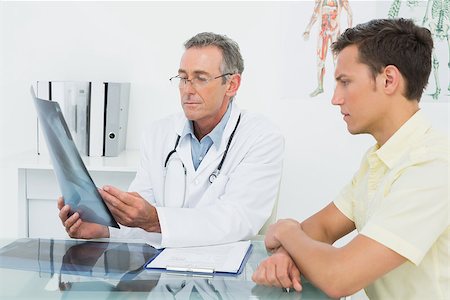 simsearch:400-07269250,k - Male doctor explaining lungs x-ray to patient in the medical office Stock Photo - Budget Royalty-Free & Subscription, Code: 400-07231045