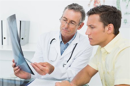 simsearch:400-07269250,k - Male doctor explaining lungs x-ray to patient in the medical office Stock Photo - Budget Royalty-Free & Subscription, Code: 400-07231048