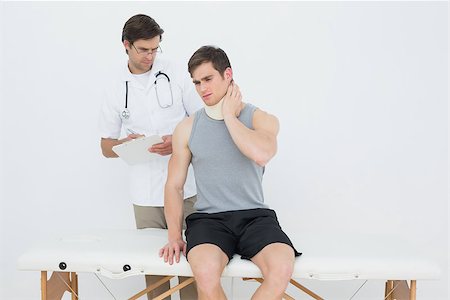 simsearch:400-07269643,k - Male doctor listening to patient with concentration at the medical office Fotografie stock - Microstock e Abbonamento, Codice: 400-07232111