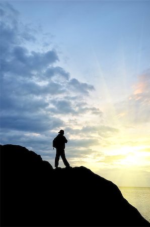 simsearch:400-08035788,k - man on top of the mountain reaches for the sun Fotografie stock - Microstock e Abbonamento, Codice: 400-07245253