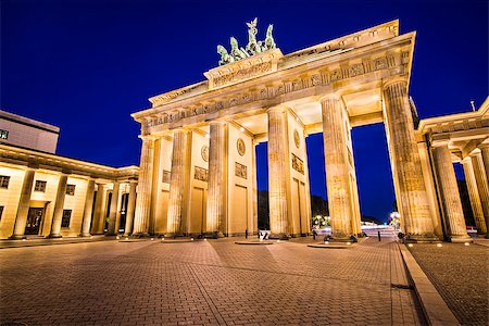 simsearch:400-07265211,k - Brandenburg Gate in Berlin, Germany. Foto de stock - Super Valor sin royalties y Suscripción, Código: 400-07245306