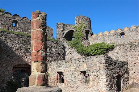 simsearch:400-07251172,k - Courtyard of medieval castle Chojnik in Poland Photographie de stock - Aubaine LD & Abonnement, Code: 400-07245441