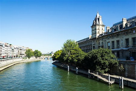 simsearch:400-07167256,k - Bridge over Seine, Paris, France Photographie de stock - Aubaine LD & Abonnement, Code: 400-07246921