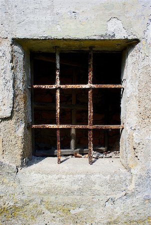 simsearch:400-07246985,k - old grunge small window barred by rusty bar Stock Photo - Budget Royalty-Free & Subscription, Code: 400-07246985