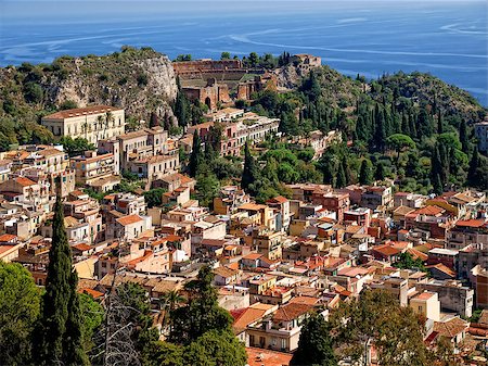saltywind (artist) - Top view of attractive town (Taormina, Sicilia, Italy) located high above the sea Photographie de stock - Aubaine LD & Abonnement, Code: 400-07247485