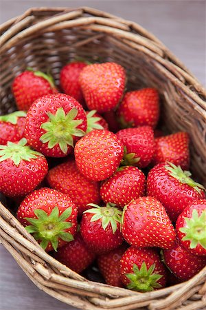 simsearch:400-08672192,k - Fresh strawberries  in a basket Photographie de stock - Aubaine LD & Abonnement, Code: 400-07247961