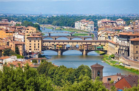 simsearch:400-07482007,k - Famous Ponte Vecchio over Arno  river in Florence, Italy Fotografie stock - Microstock e Abbonamento, Codice: 400-07248024