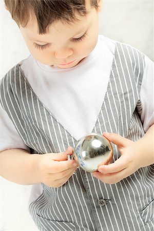 beautiful happy small kid decorate christmas tree Foto de stock - Super Valor sin royalties y Suscripción, Código: 400-07248063