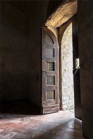 Old wooden door of the church in backlight Foto de stock - Royalty-Free Super Valor e Assinatura, Número: 400-07248096