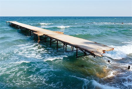 Ruined pier and evening summer Black Sea view (Bulgaria). Foto de stock - Super Valor sin royalties y Suscripción, Código: 400-07248218