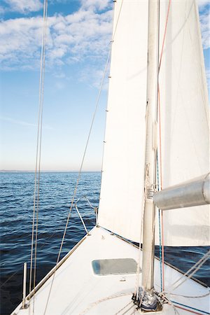 simsearch:400-06101259,k - The white yacht sailing towards the sunset Fotografie stock - Microstock e Abbonamento, Codice: 400-07248392