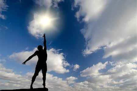 simsearch:400-04043242,k - man on top of the mountain reaches for the sun Photographie de stock - Aubaine LD & Abonnement, Code: 400-07248768