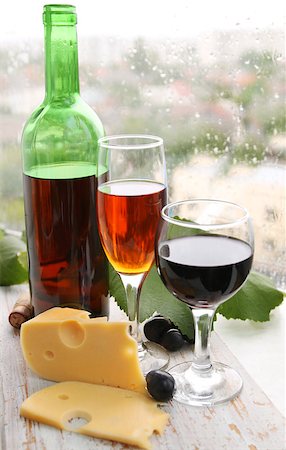 simsearch:400-07829164,k - still life with wine bottle, wine glass and grapes Stock Photo - Budget Royalty-Free & Subscription, Code: 400-07248821