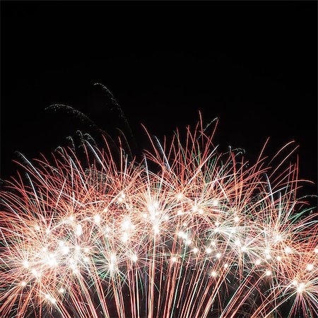 rozbyshaka (artist) - Colorful fireworks over dark sky, displayed during a celebration Foto de stock - Super Valor sin royalties y Suscripción, Código: 400-07248876