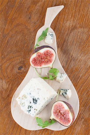 simsearch:400-06741554,k - Blue cheese and fresh figs on a cutting board Foto de stock - Royalty-Free Super Valor e Assinatura, Número: 400-07249285