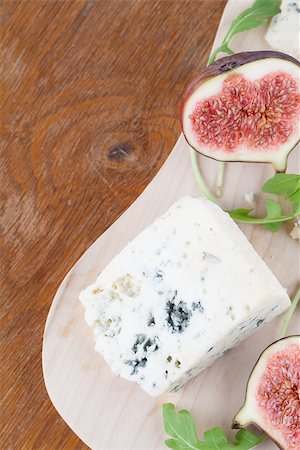 simsearch:400-05682309,k - Blue cheese and fresh figs on a cutting board Stock Photo - Budget Royalty-Free & Subscription, Code: 400-07249286