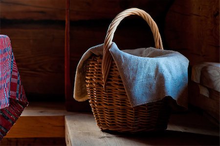 simsearch:400-05194830,k - Wicker basket with a towel on a wooden bench in a village house Stockbilder - Microstock & Abonnement, Bildnummer: 400-07249402