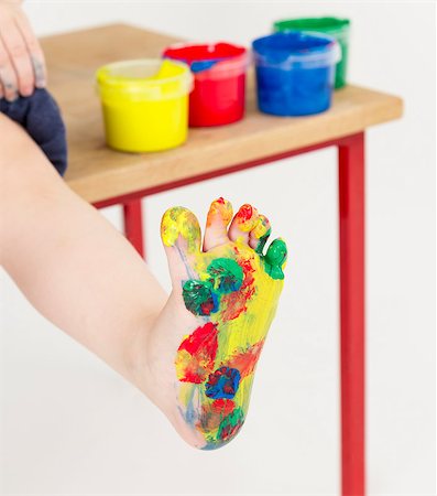 simsearch:400-07254534,k - painted foot with color tubs in background Foto de stock - Super Valor sin royalties y Suscripción, Código: 400-07249841