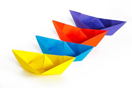 simsearch:400-04368522,k - Four colored paper ship on a white background Foto de stock - Royalty-Free Super Valor e Assinatura, Número: 400-07254310