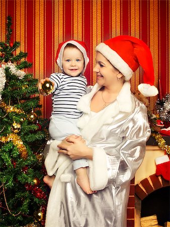 simsearch:400-04147489,k - mother and baby standing next christmas tree Photographie de stock - Aubaine LD & Abonnement, Code: 400-07254557