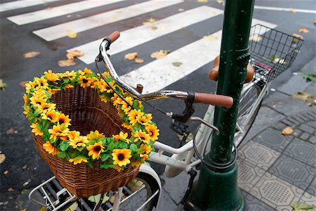 bicycle with basket closed with theft Stock Photo - Budget Royalty-Free & Subscription, Code: 400-07254628