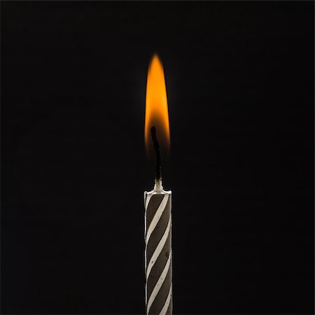 simsearch:656-01765621,k - burning candle isolated on a black background Foto de stock - Super Valor sin royalties y Suscripción, Código: 400-07254816