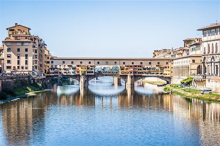 simsearch:400-08020855,k - An image of the Ponte Vecchio in Florence Italy Foto de stock - Super Valor sin royalties y Suscripción, Código: 400-07255304