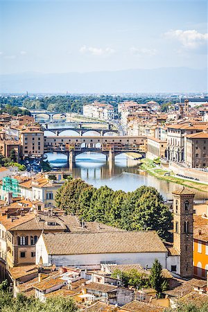 simsearch:400-08020855,k - An image of the Ponte Vecchio in Florence Italy Foto de stock - Super Valor sin royalties y Suscripción, Código: 400-07255301