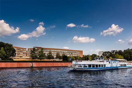 simsearch:400-07255661,k - A Boat Trip in the Spree River, Berlin, Germany Fotografie stock - Microstock e Abbonamento, Codice: 400-07255657