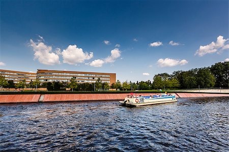 simsearch:400-07255661,k - A Boat Trip in the Spree River, Berlin, Germany Fotografie stock - Microstock e Abbonamento, Codice: 400-07255658