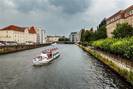 simsearch:400-07255661,k - A Boat Trip in the Spree River, Berlin, Germany Fotografie stock - Microstock e Abbonamento, Codice: 400-07255663