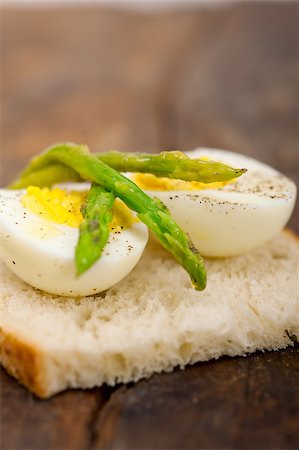 simsearch:400-08338441,k - boiled fresh green asparagus and eggs with extra virgin olive oil with rustic bread Stockbilder - Microstock & Abonnement, Bildnummer: 400-07256375