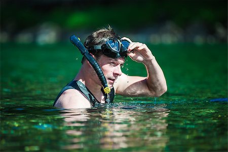 plongée autonome à l'air - Young Adult Snorkeling in a river with Goggles and Scuba. Photographie de stock - Aubaine LD & Abonnement, Code: 400-07250106