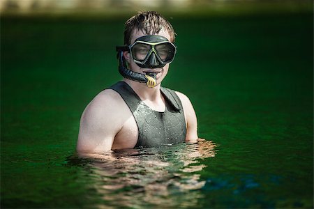 plongée autonome à l'air - Funny Young Adult Snorkeling in a river with Goggles and Scuba. Photographie de stock - Aubaine LD & Abonnement, Code: 400-07250112