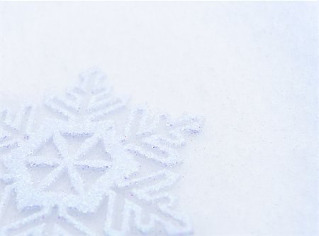 simsearch:400-05117036,k - Christmas Background with Beautiful Snowflake on the Snow. Space for Text Foto de stock - Super Valor sin royalties y Suscripción, Código: 400-07250995