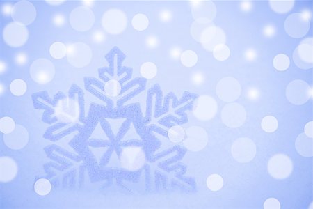 simsearch:400-05117036,k - Christmas Background with Beautiful Snowflake on the Snow. Space for Text Foto de stock - Super Valor sin royalties y Suscripción, Código: 400-07250997