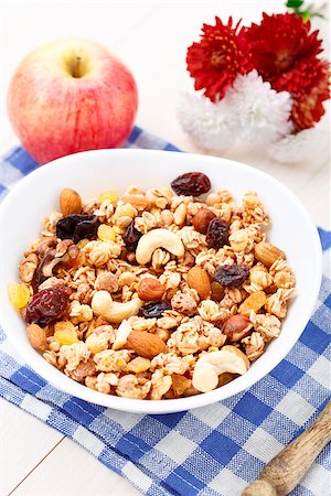 simsearch:400-06761866,k - Healthy muesli breakfast, with lots of dry fruits, nuts and grains Photographie de stock - Aubaine LD & Abonnement, Code: 400-07251452