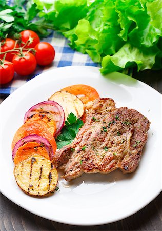 simsearch:400-07057171,k - Delicious steak with grilled vegetables on a plate Foto de stock - Super Valor sin royalties y Suscripción, Código: 400-07251474