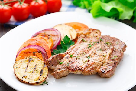 simsearch:400-07057171,k - Delicious steak with grilled vegetables on a plate Foto de stock - Super Valor sin royalties y Suscripción, Código: 400-07251476