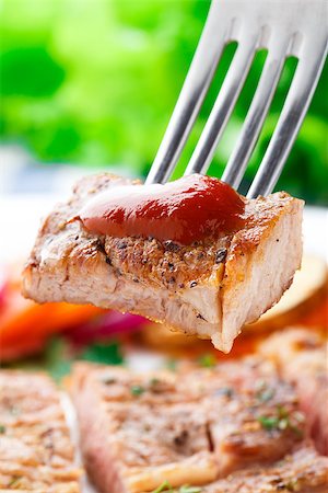 simsearch:400-07057171,k - Piece of delicious steak on a fork Foto de stock - Super Valor sin royalties y Suscripción, Código: 400-07251480