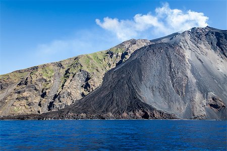 stromboli island - An image of the active volcano islands at Lipari Italy Photographie de stock - Aubaine LD & Abonnement, Code: 400-07252045