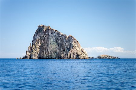 simsearch:400-07252877,k - An image of the active volcano islands at Lipari Italy Foto de stock - Super Valor sin royalties y Suscripción, Código: 400-07252048