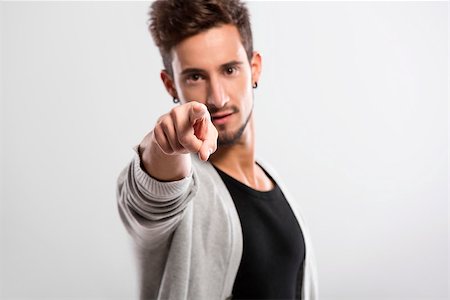 simsearch:400-05912376,k - Handsome young man looking and pointing to the camera, over a gray background Foto de stock - Super Valor sin royalties y Suscripción, Código: 400-07252320