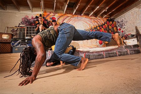 Pair of male capoeira artists tumbling and kicking Foto de stock - Super Valor sin royalties y Suscripción, Código: 400-07252355