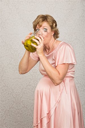 simsearch:400-04176771,k - Ashamed pregnant woman drinking vinegar from pickle jar Stock Photo - Budget Royalty-Free & Subscription, Code: 400-07252387