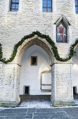 simsearch:400-08282569,k - the facade of the town hall decorated for Christmas in Tallinn Stock Photo - Budget Royalty-Free & Subscription, Code: 400-07252434