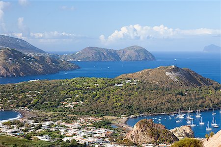 simsearch:400-07252877,k - An image of the active volcano islands at Lipari Italy Foto de stock - Super Valor sin royalties y Suscripción, Código: 400-07252876