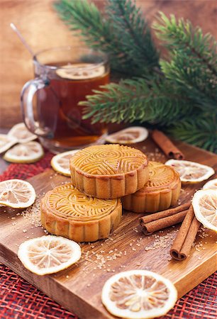 simsearch:400-04998692,k - Moon cakes and tea with lemon and cinnamon around. Chinese mid autumn festival food. Foto de stock - Super Valor sin royalties y Suscripción, Código: 400-07252951