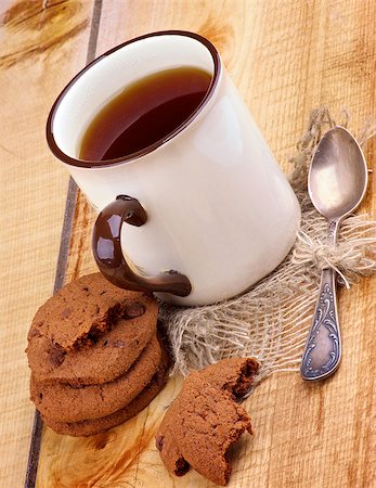 simsearch:400-07420117,k - Rustic Cup of Black Tea with Chocolate Chip Cookies and Tea Spoon closeup on Wooden background Stock Photo - Budget Royalty-Free & Subscription, Code: 400-07253894